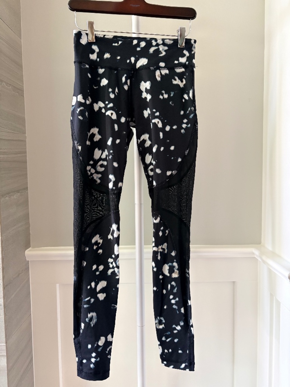 Varley Bicknell Noir Marble Mesh Leggings Small